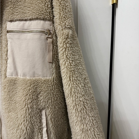 Varley Cream Teddy Jacket - Picture 5 of 6